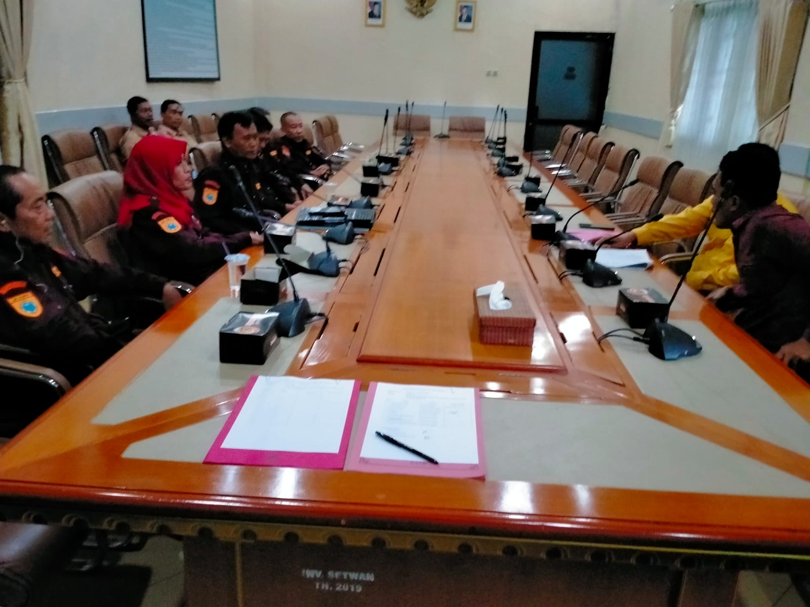 Komisi I DPRD Indramayu audiensi dengan LP-KPK bahas kerja sama pengawasan kinerja pemerintah daerah dan isu strategis di Indramayu.